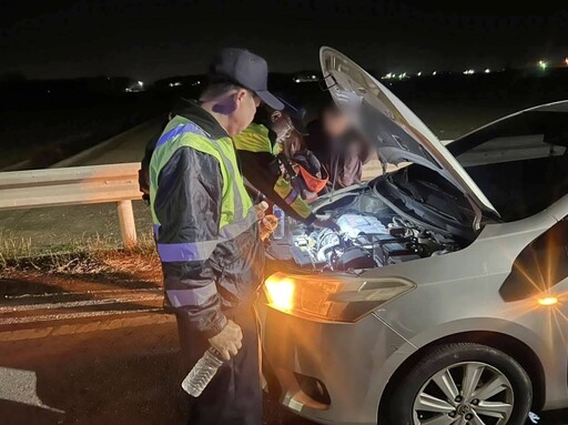 天氣冷到爆卻半路車拋錨 臺西警援解圍男子感謝