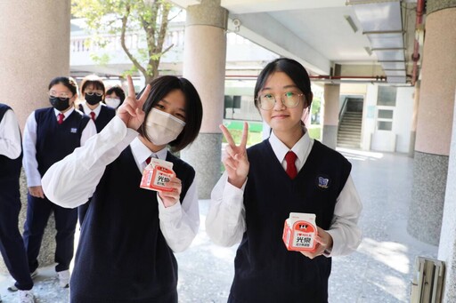 嘉縣府自籌經費 學童免費飲用牛羊豆奶