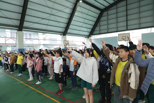 愛與尊重友善校園我+1 黃敏惠化身運動員呼籲反毒反霸凌