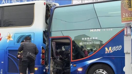 嘉縣新港鄉縣道發生進香團遊覽車追撞事故 24人受傷送醫