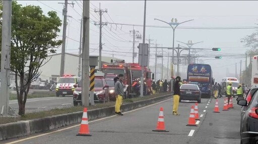 嘉縣新港鄉縣道發生進香團遊覽車追撞事故 24人受傷送醫