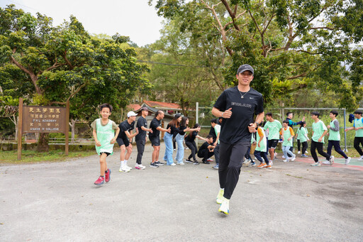 跑出夢想！長榮航空「幼苗計畫」花蓮啟航 助青少年飛向國際