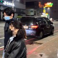 外籍女替男客紓壓 見警上門秒拋男客逃竄