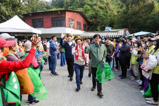 陳其邁帶隊淨山 千人響應摸彩驚喜連連