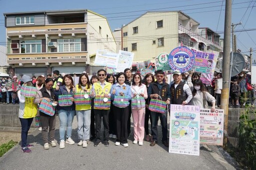 縣長張麗善與民眾體驗挖馬鈴薯 落實食農教育行銷農特產品