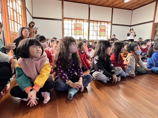 校園變身藝術殿堂 名導蔡明亮與龍田國小師生共賞摩登時代