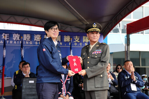 「海軍環島航訓」靠泊高雄 陳其邁：海軍是高雄的驕傲全力支持