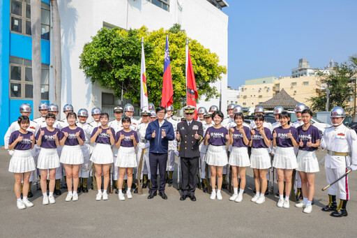 「海軍環島航訓」靠泊高雄 陳其邁：海軍是高雄的驕傲全力支持