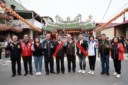 草屯朝陽宮媽祖聖駕回庄巡香遶境 許縣長虔誠參與