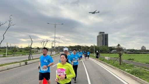 2025追飛機路跑 吸引近5000跑者享受風馳電掣的速度感