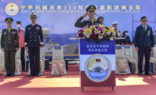 海軍敦睦艦隊抵臺南安平商港 黃偉哲為國軍加油盼全民提升國防意識