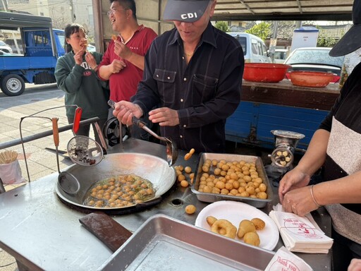 百人齊聚揉地瓜球 企業辦社區活動回饋鄉親