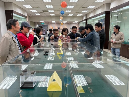 太空寶石公益珍藏展 桃園平鎭圖書館之文化館精彩呈現