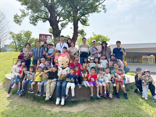 新悦花園酒店熊爸爸驚喜現身 迎接嘉基慢飛天使溫馨入住 提前歡度兒童節