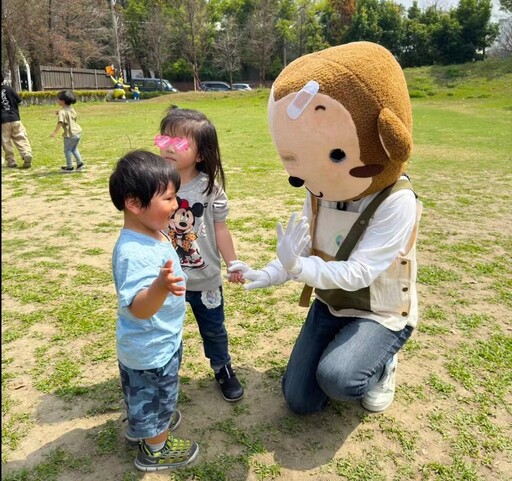 新悦花園酒店熊爸爸驚喜現身 迎接嘉基慢飛天使溫馨入住 提前歡度兒童節