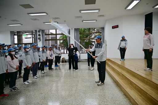 臺東原民運隊出征高雄 饒慶鈴授旗期勉再攀運動競技高峰