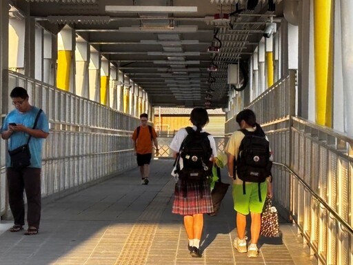 捷運岡山車站跨站天橋銜接台鐵平台開放通行