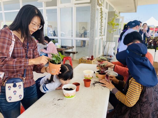 口湖鄉植樹活動種下364棵抗旱植物 11個不同物種友善生態