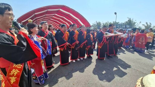 大林聖賢宮發揚關聖帝君忠義精神 天香夜巡點燃108支火把遶境