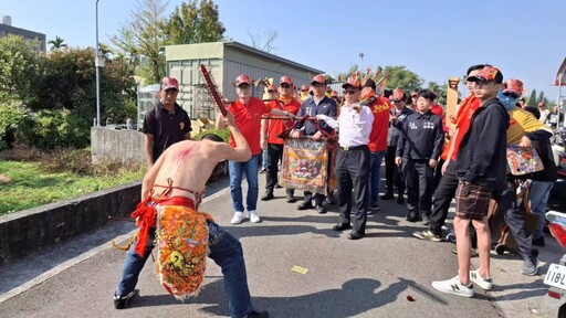 大林聖賢宮發揚關聖帝君忠義精神 天香夜巡點燃108支火把遶境