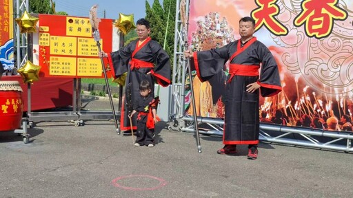 大林聖賢宮發揚關聖帝君忠義精神 天香夜巡點燃108支火把遶境