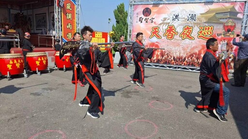 大林聖賢宮發揚關聖帝君忠義精神 天香夜巡點燃108支火把遶境