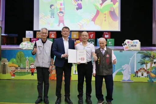 嘉市兒童節獨「嘉」禮物 數位行動圖書館助學童書海中探索無盡知識
