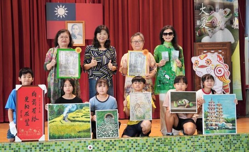 以愛為名延續父親行善遺志 胡家三姊妹捐贈明義國小書畫