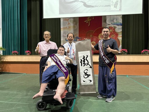 全勤玻璃娃娃變身生命戰士 中山工商陳聖傑勇奪周大觀熱愛生命獎章