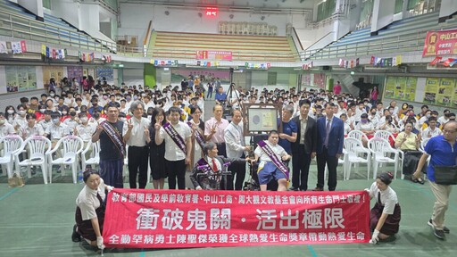 全勤玻璃娃娃變身生命戰士 中山工商陳聖傑勇奪周大觀熱愛生命獎章