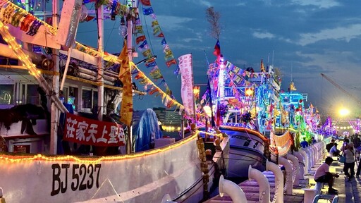 全台最盛大海上遶境！林園媽祖駐港湧入人潮 陳其邁率眾迎神祈福