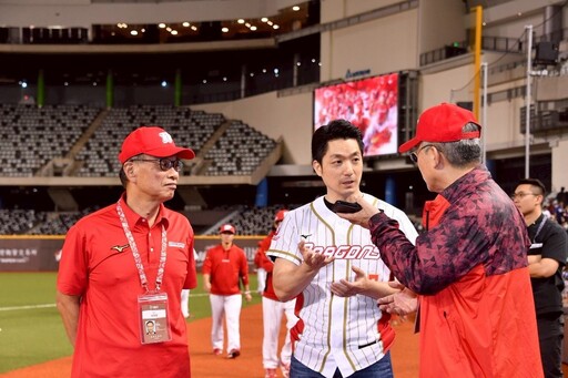 蔣萬安站台味全龍主場開幕戰 點燃「紅色旋風」挺職棒、挺臺灣