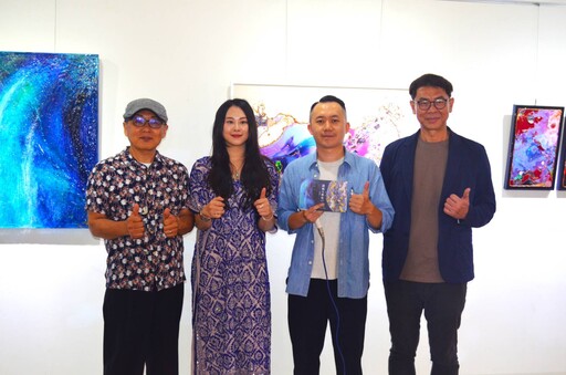 《謎樣的藍色》雙人展 當深藍成為通往內心宇宙入口