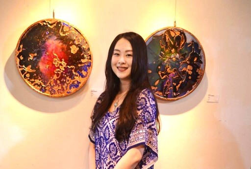 《謎樣的藍色》雙人展 當深藍成為通往內心宇宙入口