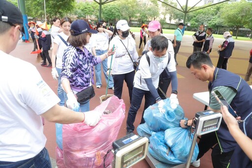 響應世界地球日 桃園逾萬名志工齊心清掃防治登革熱