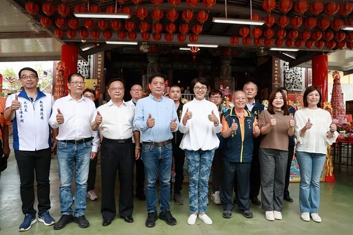 草屯年度盛事朝清宮媽祖遶境登場 許淑華縣長祝禱祈安點燃起馬炮開路
