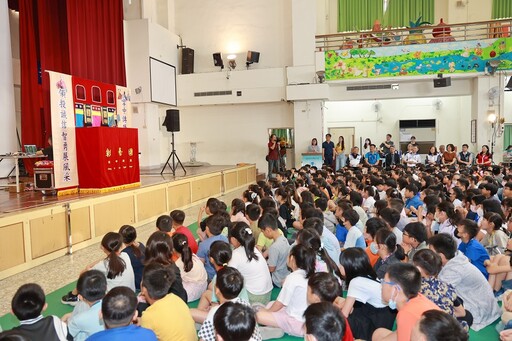 廉政教育入校園 南投布袋戲巡演首場開演學生熱烈參與