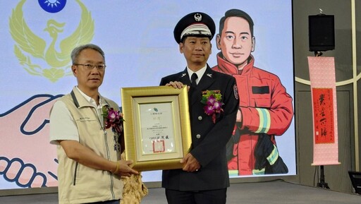 父傳子佳話 宜蘭縣義消總隊長交接 議長張勝德接棒領軍