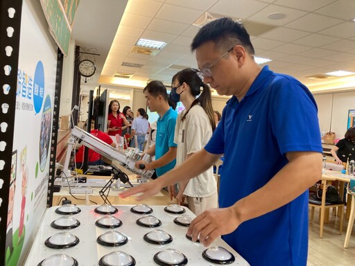 祈福升學＋AI療癒 輔英科大五月天活動啟動 長照新未來