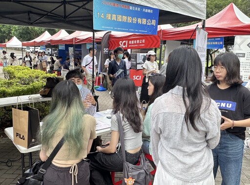 「塔羅指路,職涯由你!」暨大徵才博覽會趣味登場 助學子接軌職場