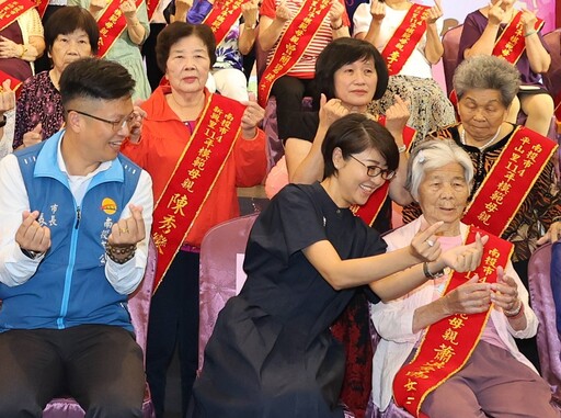 南投市與中寮鄉舉辦母親節表揚大會 59位模範母親感人事蹟獲肯定