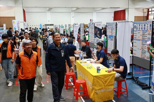 高雄挺勞工拚就業 五一系列聯合徵才吸引逾800人次面試