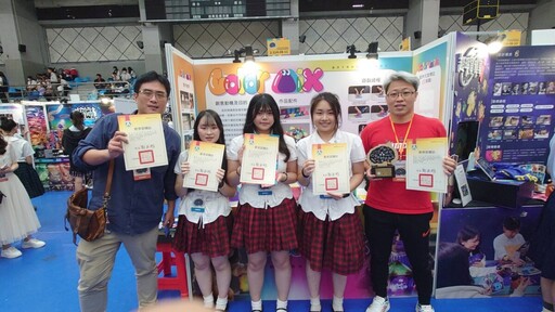 《Color Mix》奪全國高中專題實作及創意競賽設計組冠軍