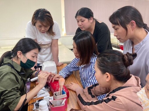 新住民媽媽參加職訓 家庭主婦變身美甲師重返職場