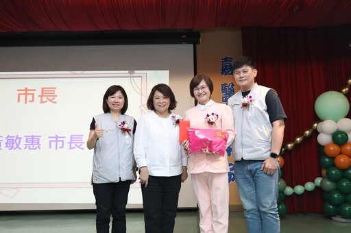 慶祝2025年國際護師節黃敏惠市長獻上祝賀 表揚優良資深護理人員
