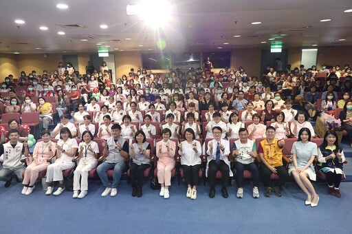 慶祝2025年國際護師節黃敏惠市長獻上祝賀 表揚優良資深護理人員