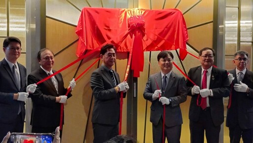 感謝傑出校友吳松源 宜蘭大學「力信講堂」揭牌儀式