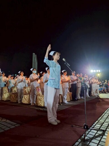 崇仁醫專護理科舉辦加冠典禮暨母親節活動 白帽加冠、傳光祈福見證責任與承諾