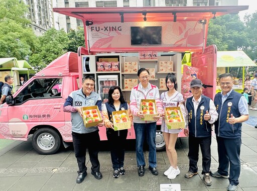 力推復興區媽媽桃 桃園市長張善政親駕「粉紅超跑」