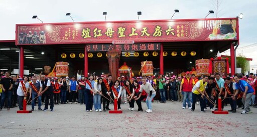六房媽熱鬧過爐 成千上萬信徒隨行祈福